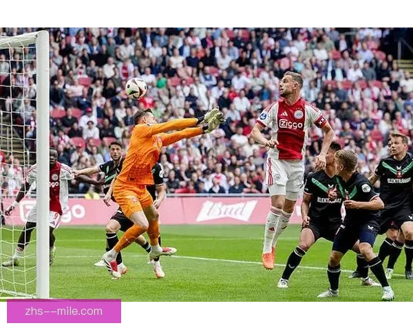 亨德森正式加盟阿贾克斯迎来新赛季中场核心变革