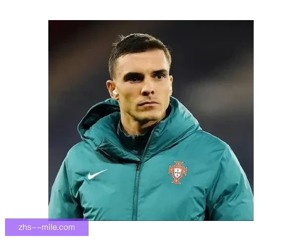 拜仁慕尼黑正式宣布签约葡萄牙后腰帕利尼亚加强中场实力