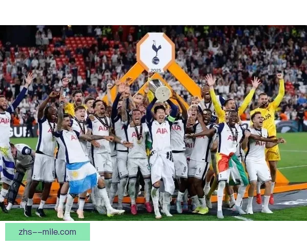 英超劲旅热刺正式宣布签约意甲实力后卫加盟球队